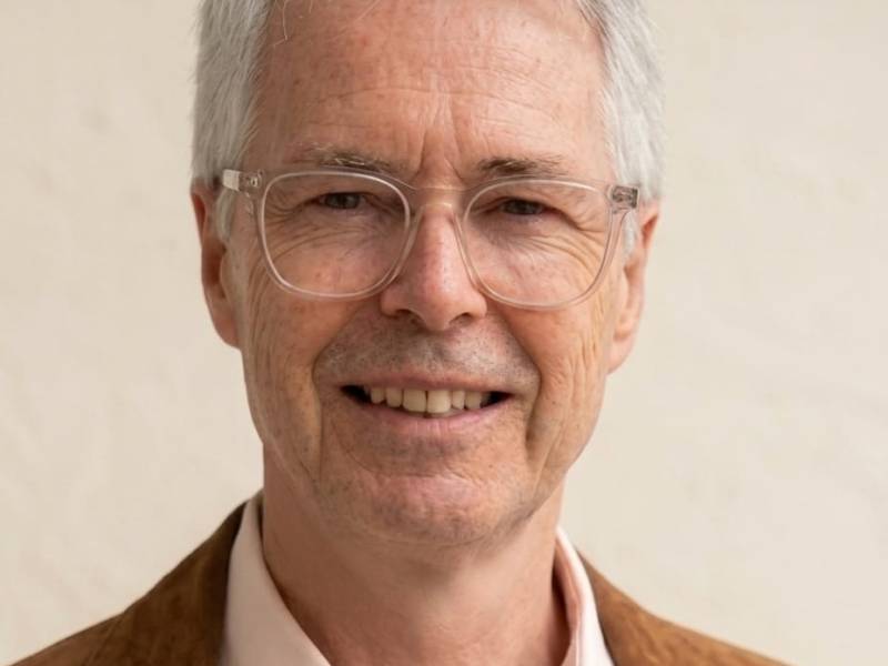 LA AUTOPOIESIS DEL TEJIDO SOCIAL: DE LA «LOCURA INSTITUCIONAL» A LA ECUACIÓN DEL AMPARO. Humberto Del Pozo López*